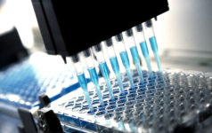 medical research and pharmaceutical research : robotic pipette device