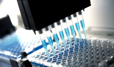 medical research and pharmaceutical research : robotic pipette device