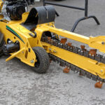 Chain trencher digging machine